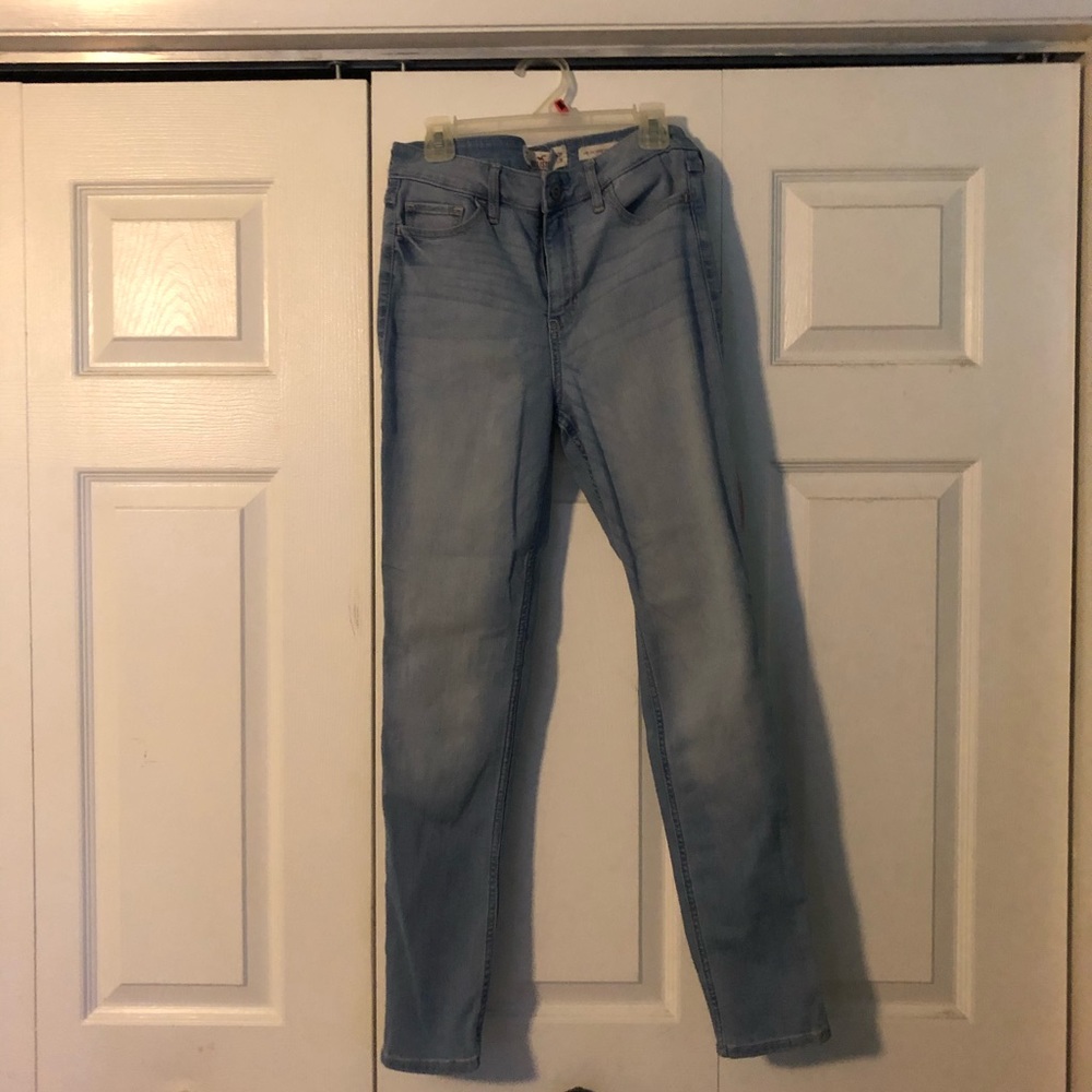 Hollister jeans light color size 5, length is short